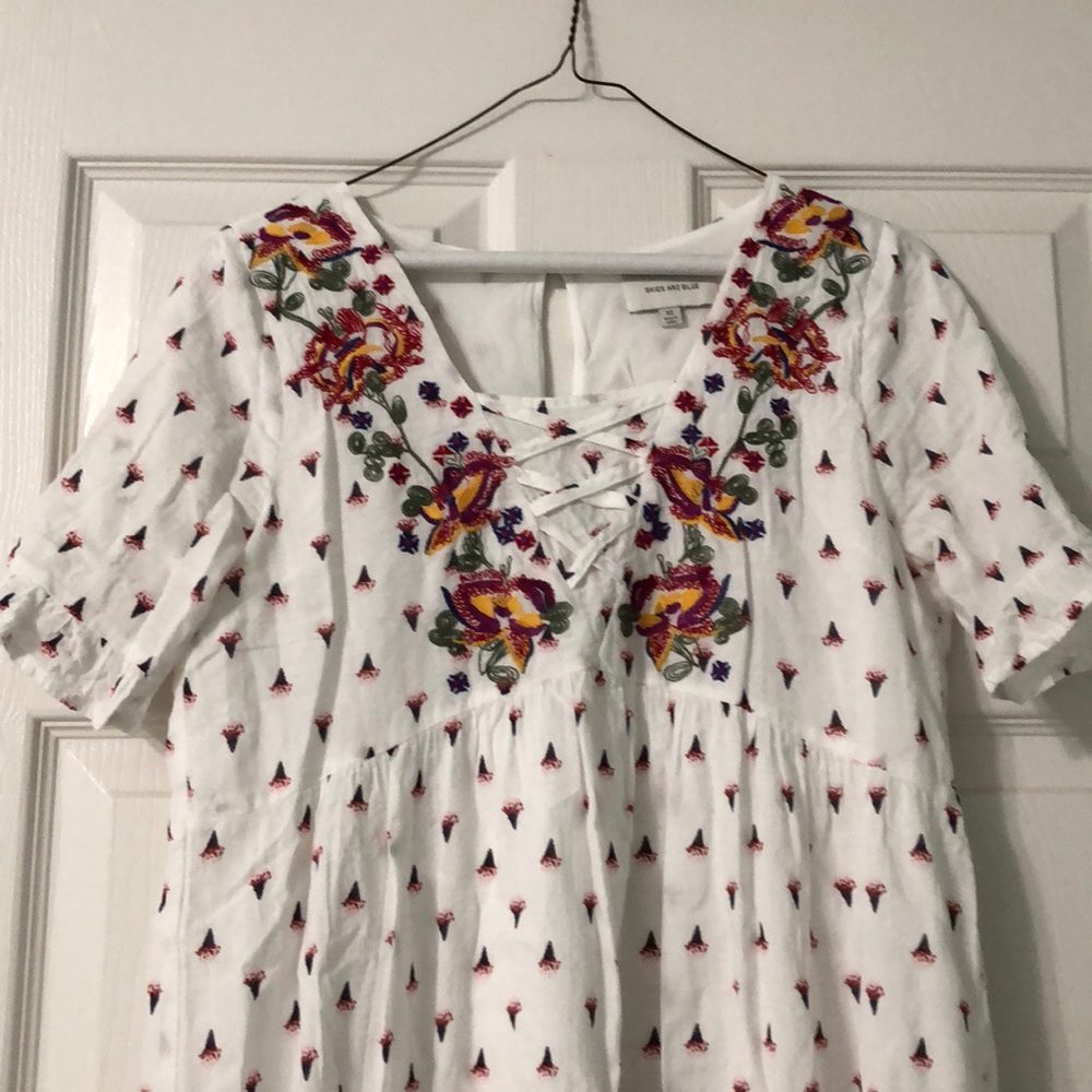Women’s xs embroidered floral dress